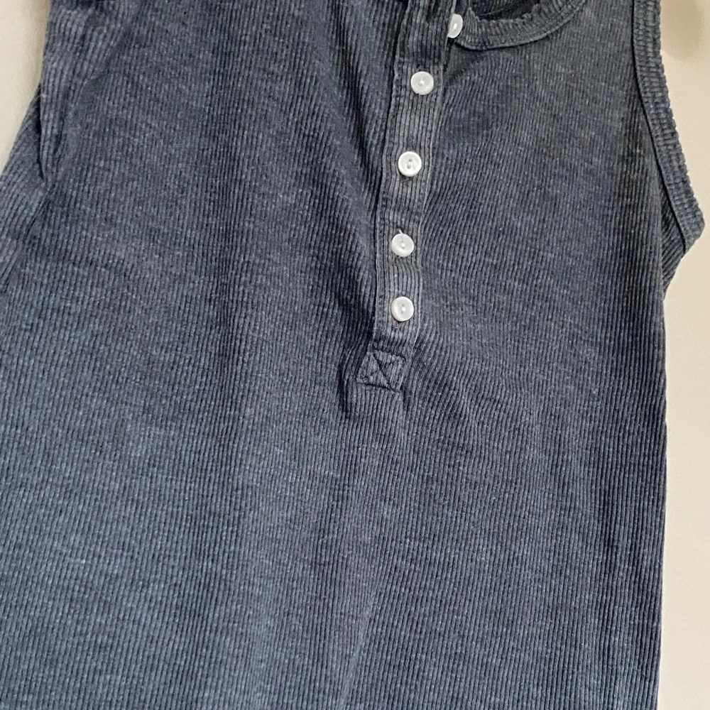 Classic Gray Sleeveless Henley Tank Top - Picture 2 of 3
